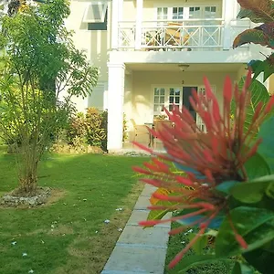 Apartment Shades, Holetown